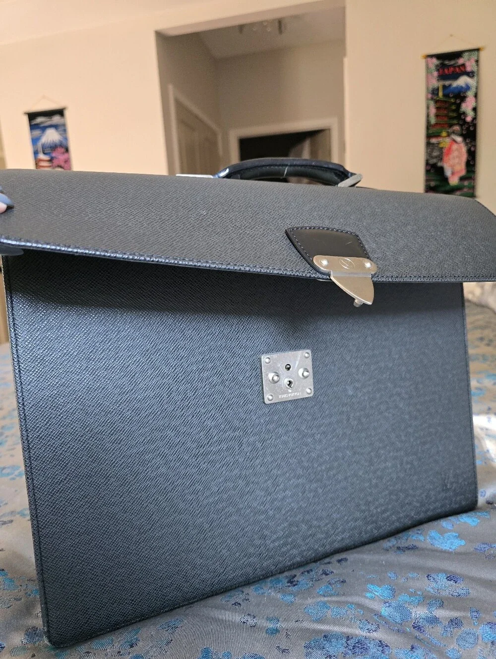Louis Vuitton classic black